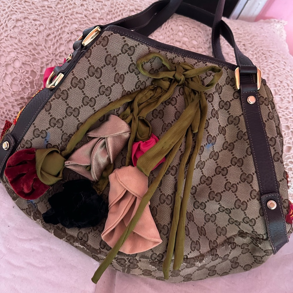 Authentic Gucci GG Canvas Floral Appliqué Tote – One of a Kind Upcycled Art Bag - Picture 15 of 16